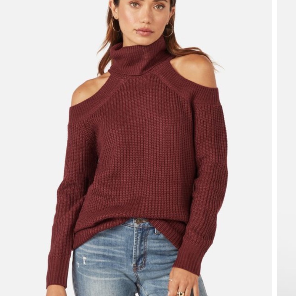 NWT Medium JustFab Burgundy cold shoulder sweater